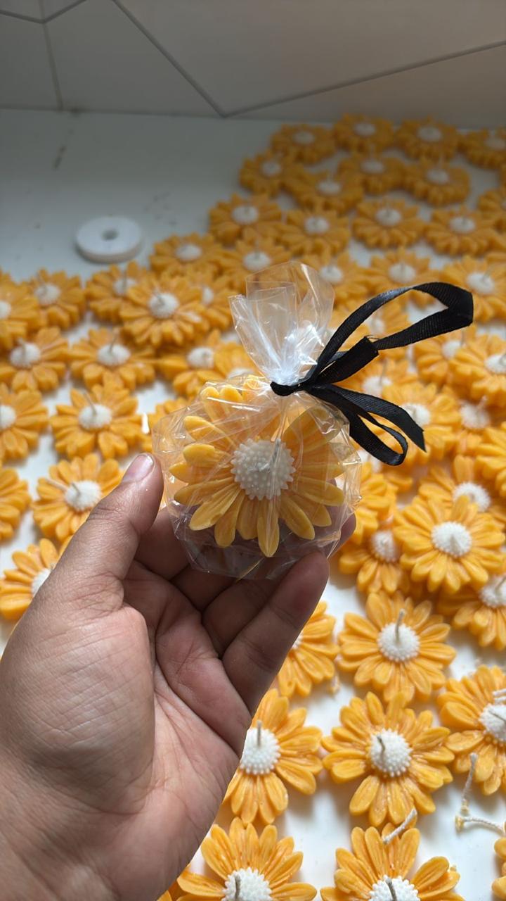 Scented Daisy Candle - Pack of 6